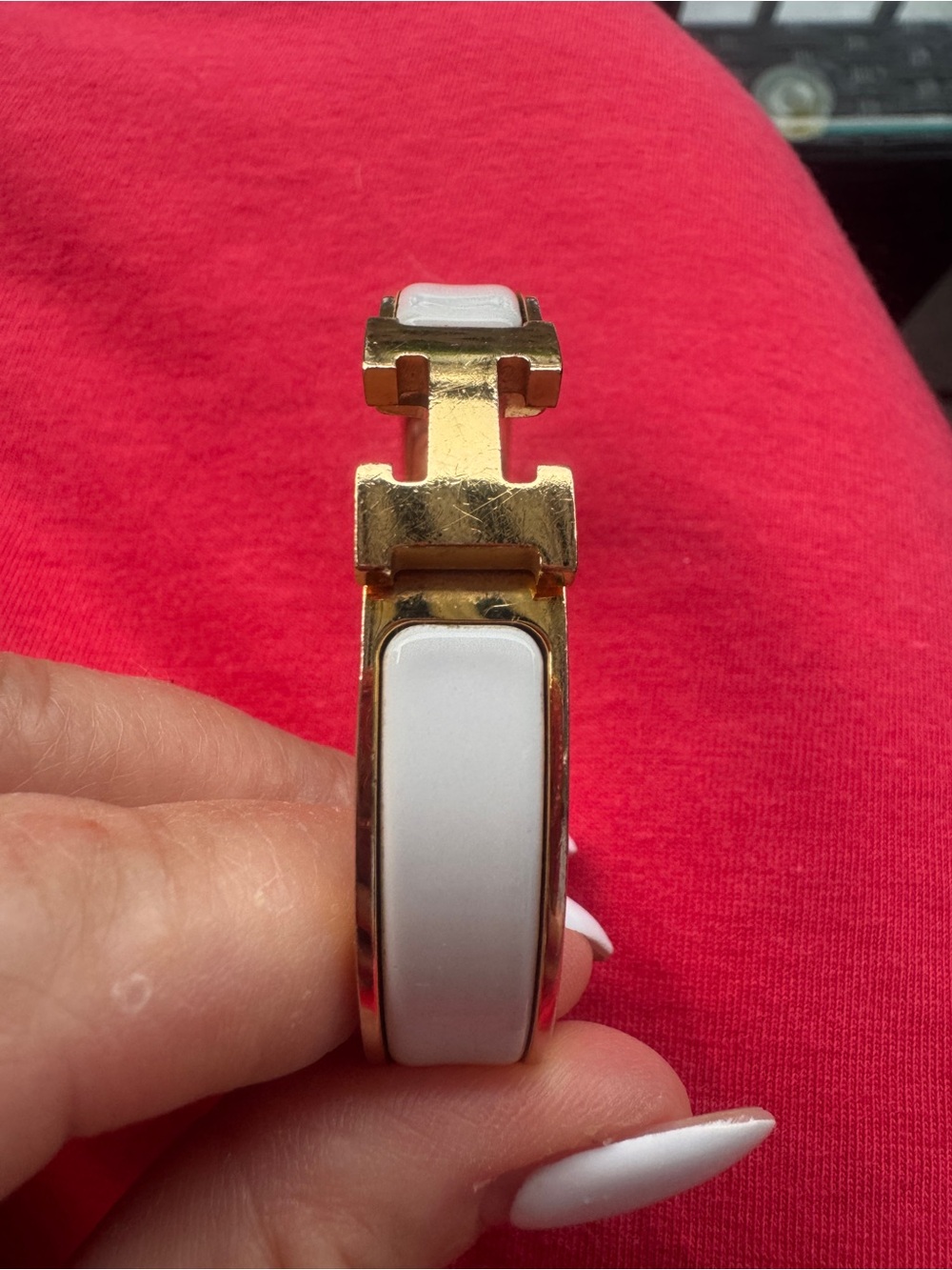 Authentic Hermès Clic H Enamel PM Bracelet in White and Yellow Gold with Receipt - Picture 7 of 14